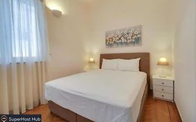 Acropolis #11 Apartment @Museum And Metro By Ermoufashionsuites
